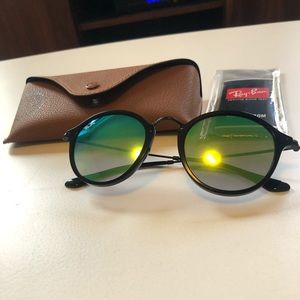NWT Ray-Ban Round Fleck Sunglasses 100% authentic